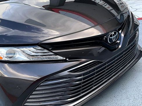Certified 2018 Toyota Camry XLE image 29