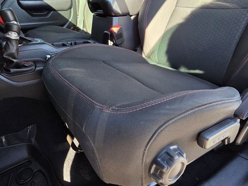 Used 2018 Jeep Wrangler Unlimited Rubicon image 22