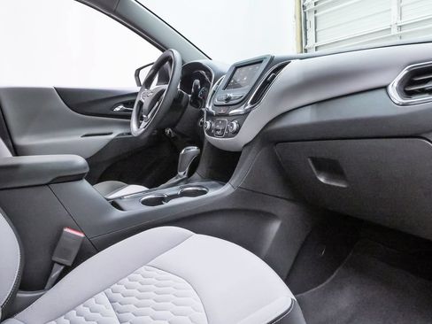 Used 2021 Chevrolet Equinox LS FWD image 12