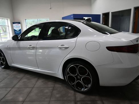 Used 2023 Alfa Romeo Giulia Ti AWD/4WD image 3