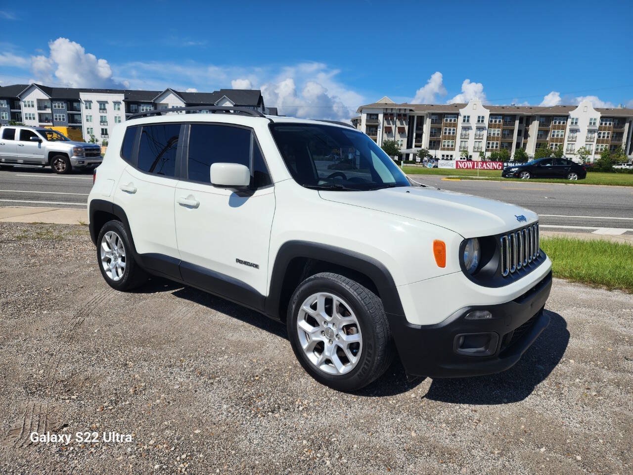 Used 2018 Jeep Renegade Latitude FWD image 4