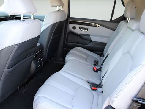 Used 2025 Honda Pilot EX-L image 19