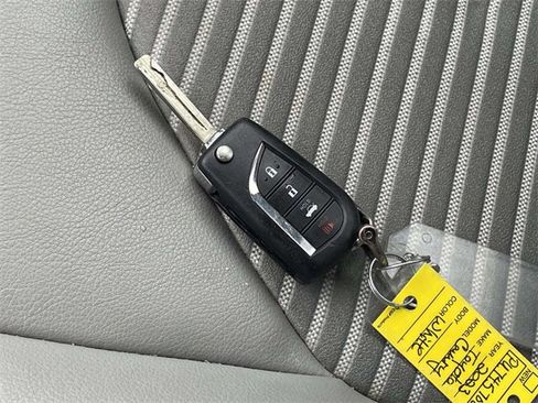 Used 2023 Toyota Camry SE image 31