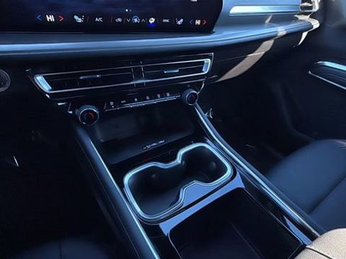 Certified 2025 Chevrolet Traverse LT image 14