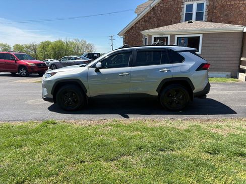 Used 2020 Toyota RAV4 XLE w/ Convenience Package image 2