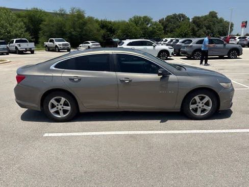 Used 2018 Chevrolet Malibu LT FWD image 6