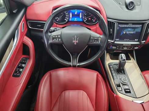 Used 2020 Maserati Levante image 17