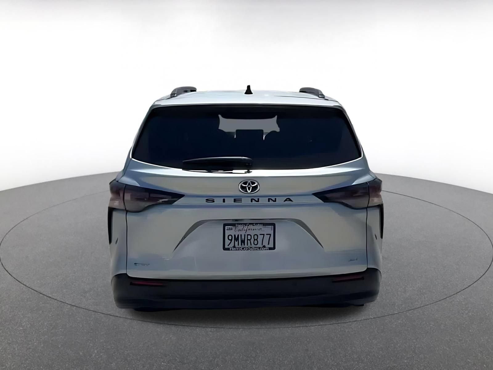 Used 2025 Toyota Sienna XLE FWD image 12