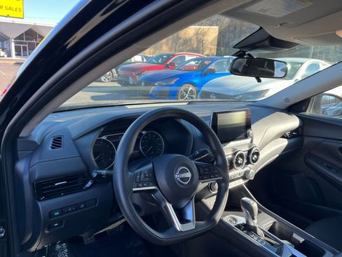 Used 2025 Nissan Sentra SV image 23