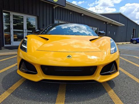 Used 2025 Lotus Emira image 8