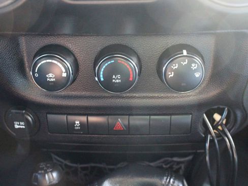 Used 2015 Jeep Wrangler Sport image 27