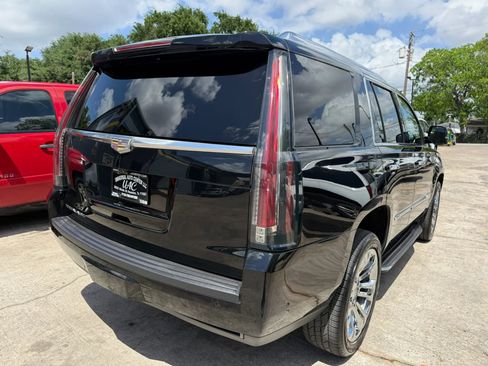 Used 2017 Cadillac Escalade Luxury RWD image 7