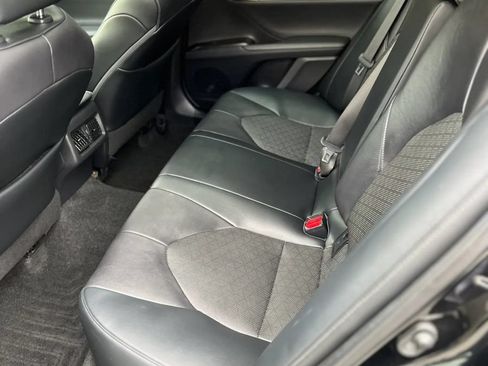 Used 2021 Toyota Camry XSE FWD image 11