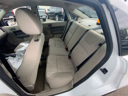 Used 2008 Ford Focus SE FWD image 2