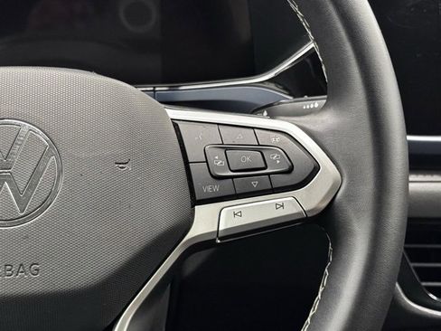 Used 2024 Volkswagen Taos SE image 30