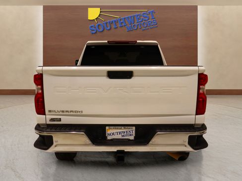 Used 2024 Chevrolet Silverado 2500 W/T w/ WT Convenience Package image 3