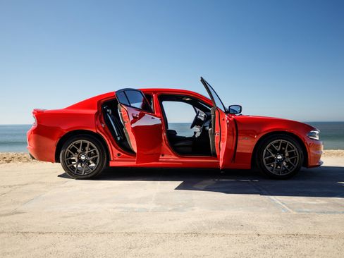 Used 2015 Dodge Charger R/T w/ Driver Confidence Group image 6