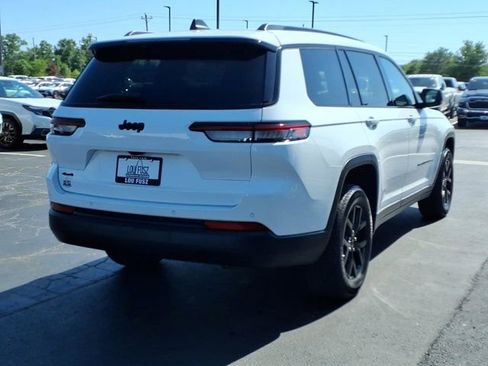 Used 2025 Jeep Grand Cherokee L Altitude AWD/4WD image 28
