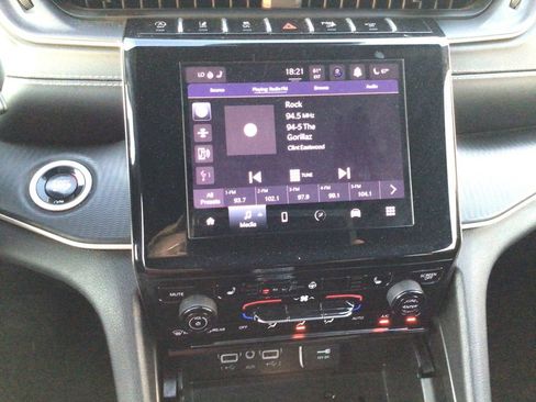 Used 2024 Jeep Grand Cherokee Altitude image 13