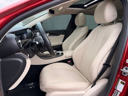 Used 2020 Mercedes-Benz E 350 4MATIC Sedan w/ Premium Package image 26
