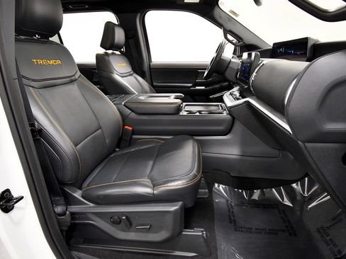 Used 2025 Ford Expedition Tremor AWD/4WD image 19