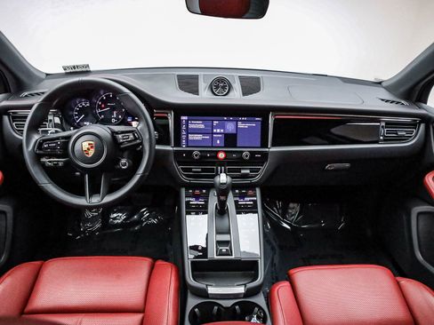 Used 2025 Porsche Macan Turbo image 14