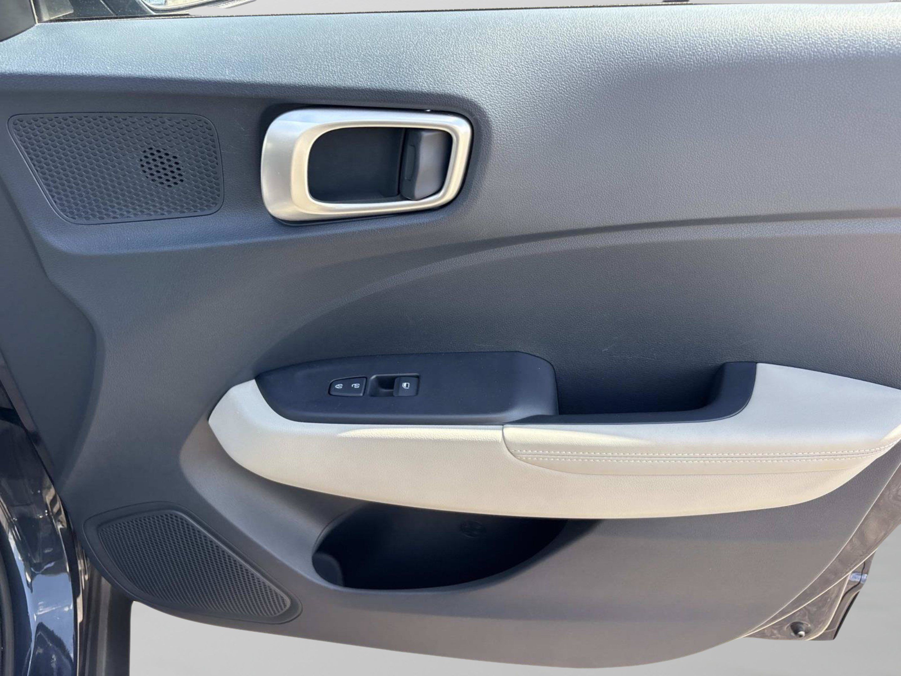 Used 2020 Hyundai Venue FWD image 18