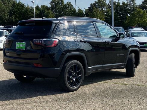 Used 2023 Jeep Compass Latitude w/ Sun and Sound Group AWD/4WD image 3
