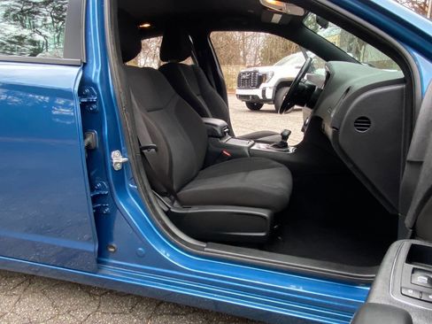 Used 2020 Dodge Charger SXT w/ Blacktop Package image 45