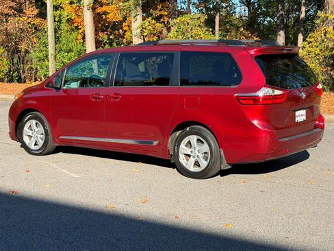 Used 2016 Toyota Sienna LE image 10