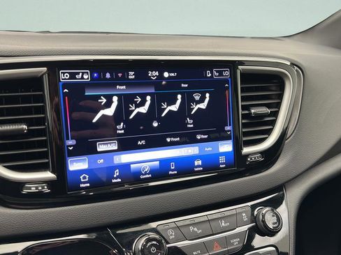 Used 2025 Chrysler Pacifica Select FWD image 19