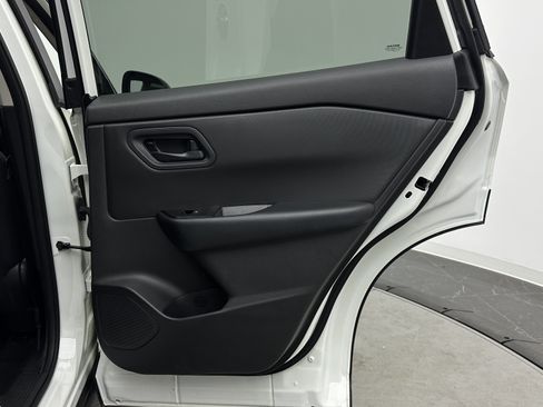Used 2024 Nissan Rogue S AWD/4WD image 32