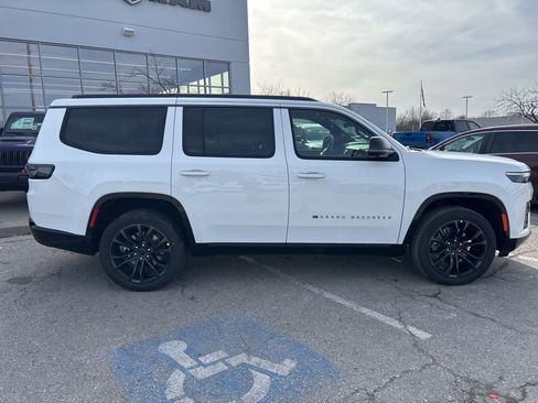 New 2026 Jeep Grand Wagoneer Summit AWD/4WD image 36