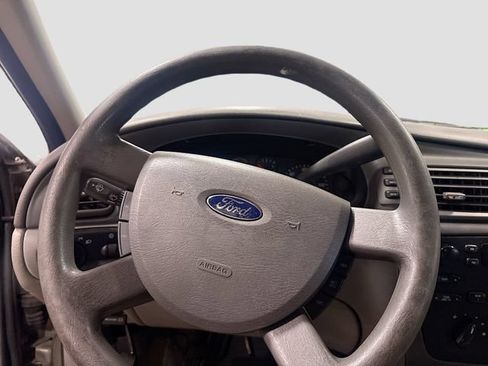 Used 2004 Ford Taurus SE FWD image 11