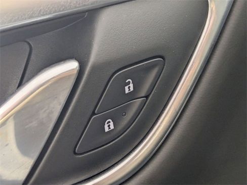 Used 2021 GMC Yukon XL AT4 image 11