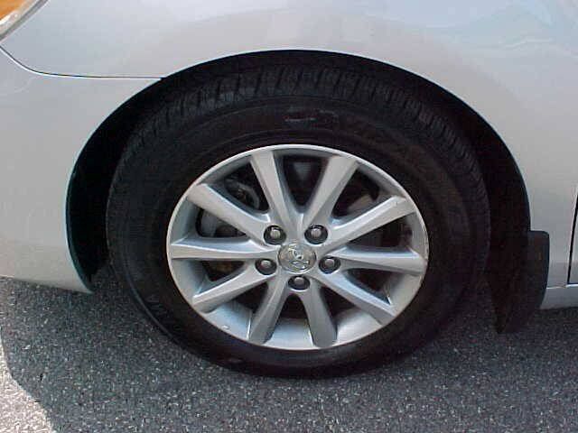 Used 2011 Toyota Camry XLE w/ SE/XLE Extra-Value Pkg FWD image 6