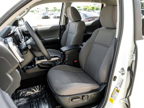 Used 2021 Toyota Tacoma SR5 RWD image 31