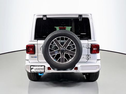 Used 2023 Jeep Wrangler Unlimited Sahara AWD/4WD image 5