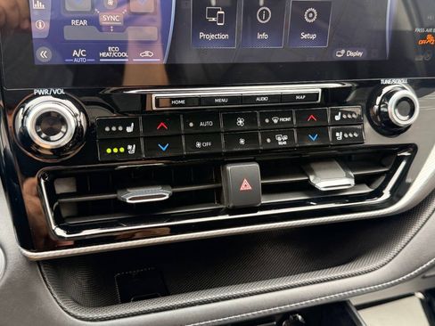 Used 2021 Toyota Highlander Platinum AWD/4WD image 48