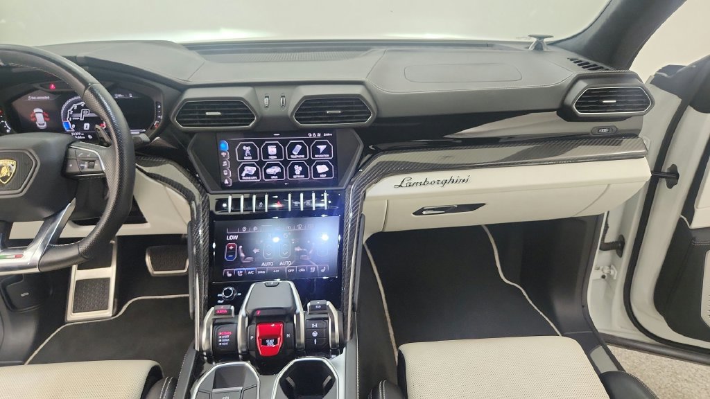 Used 2019 Lamborghini Urus AWD/4WD image 32