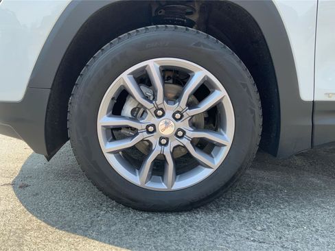 Used 2024 GMC Terrain SLT AWD/4WD image 30