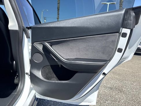 Used 2022 Tesla Model Y Long Range image 26