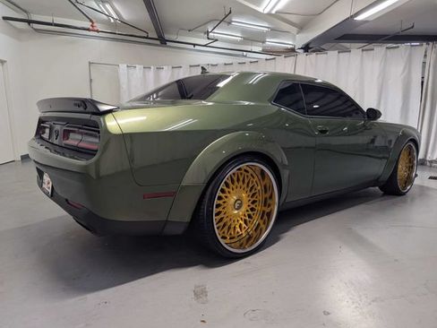Used 2022 Dodge Challenger SRT Hellcat RWD image 3