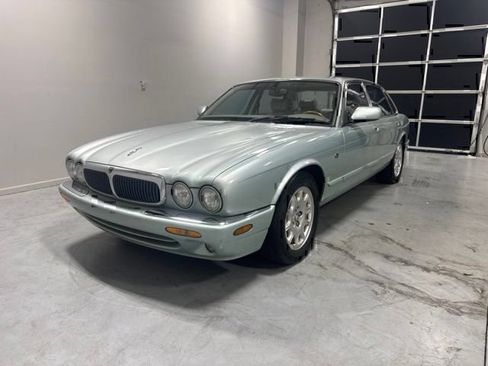 Used 2000 Jaguar XJ8 RWD image 2