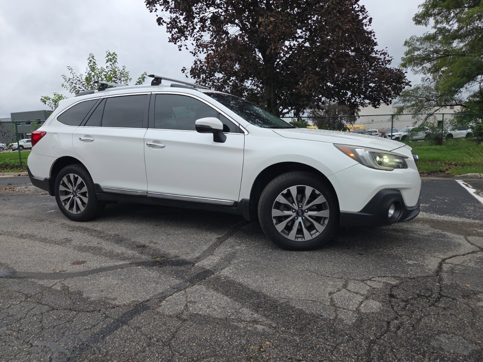 Used 2018 Subaru Outback 2.5i Touring w/ Popular Package #3 AWD/4WD image 3