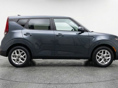Used 2025 Kia Soul LX w/ LX Technology Package FWD image 11