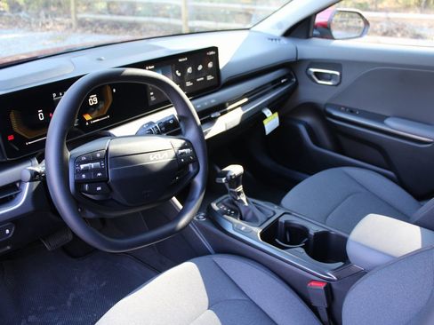 New 2025 Kia K4 LXS image 19