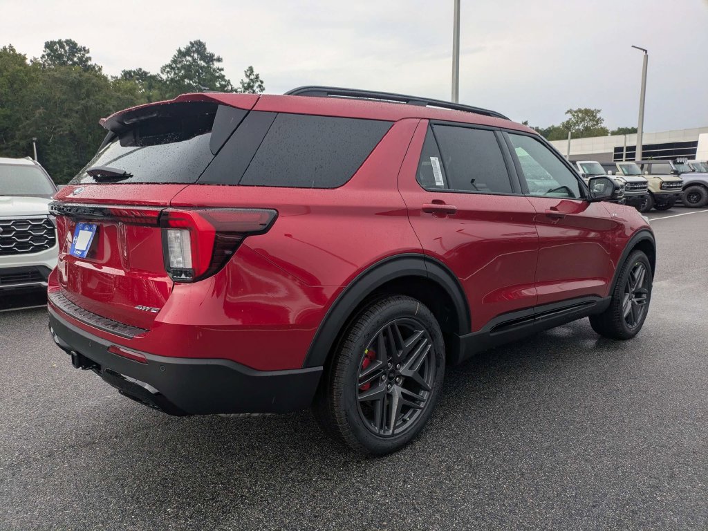 New 2026 Ford Explorer ST-Line w/ ST-Line Street Pack AWD/4WD image 4