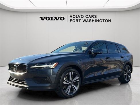 Certified 2025 Volvo V60 B5 Cross Country Plus image 1