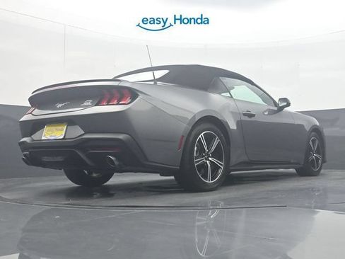 Used 2025 Ford Mustang Premium RWD image 31